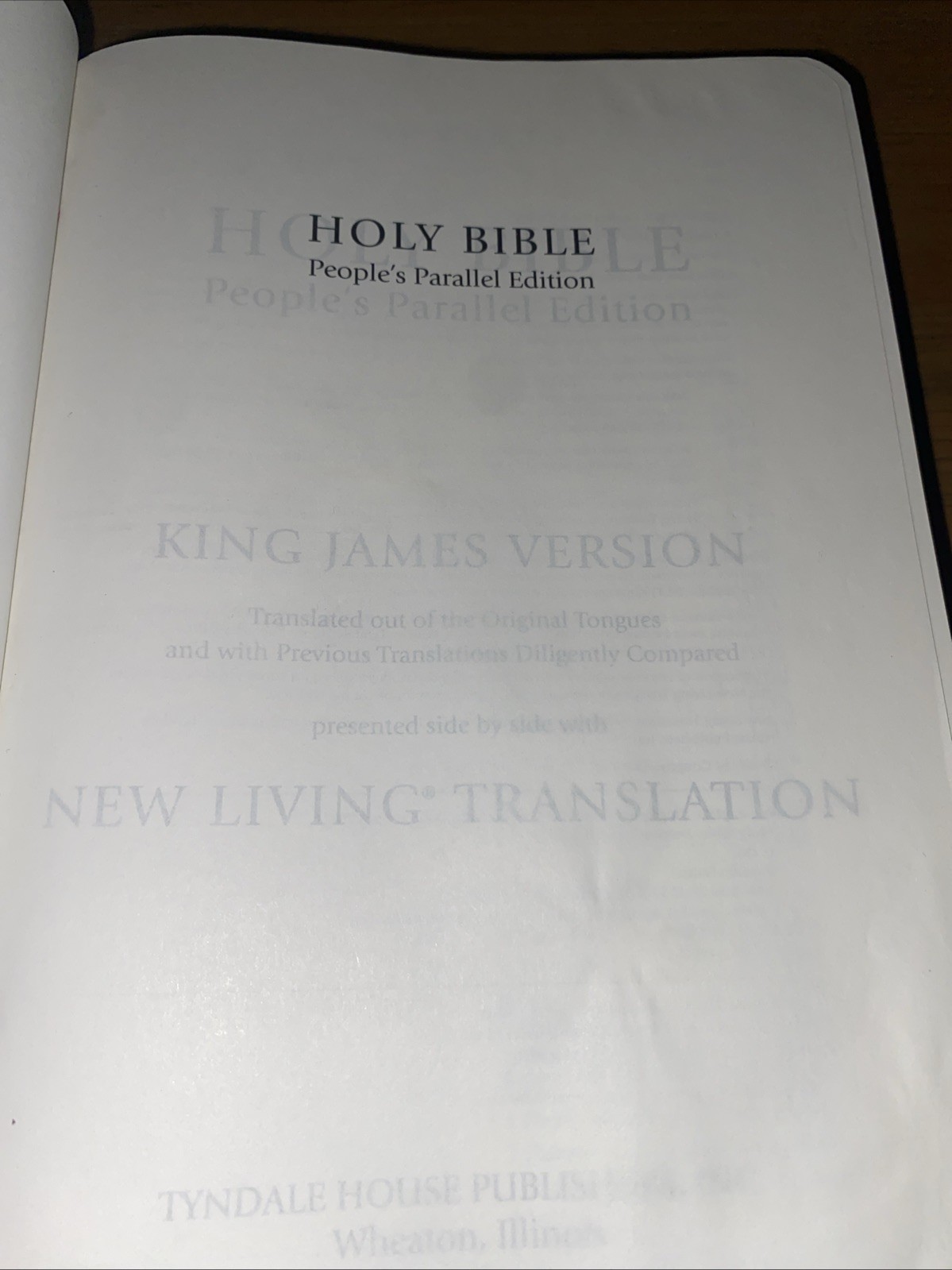 Holy Bible: People&rsquo;s Parallel Edition King James Version New Living Translation,