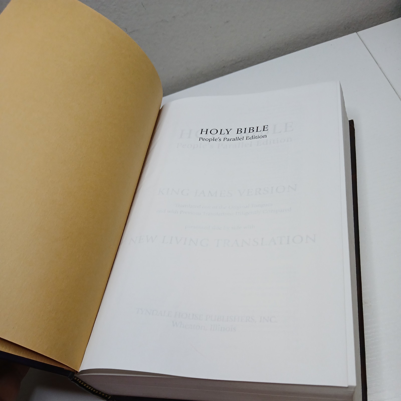 Holy Bible: People&rsquo;s Parallel Edition King James Version/New Living Translation