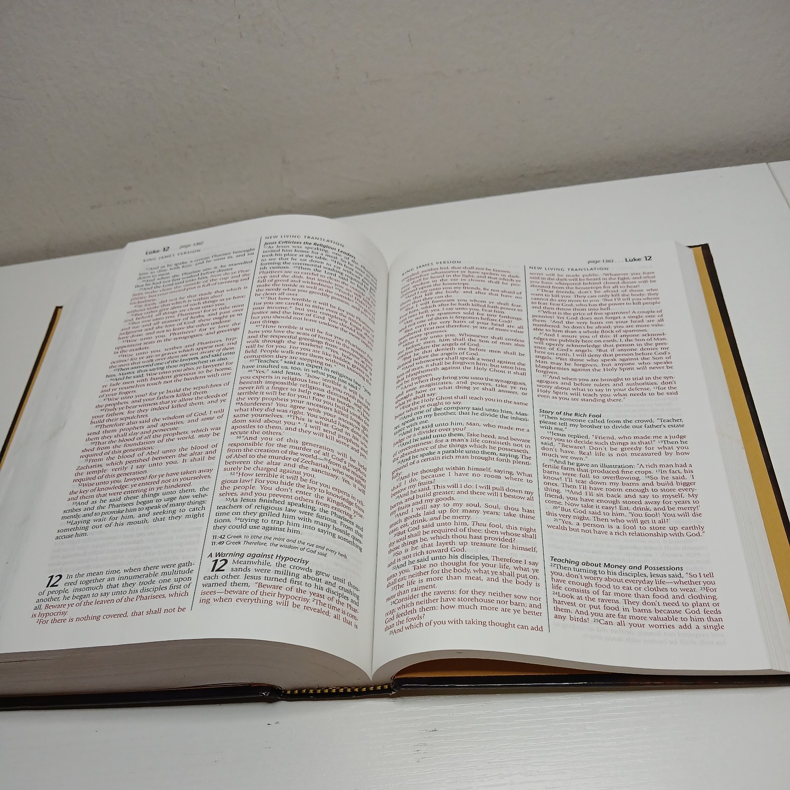 Holy Bible: People&rsquo;s Parallel Edition King James Version/New Living Translation