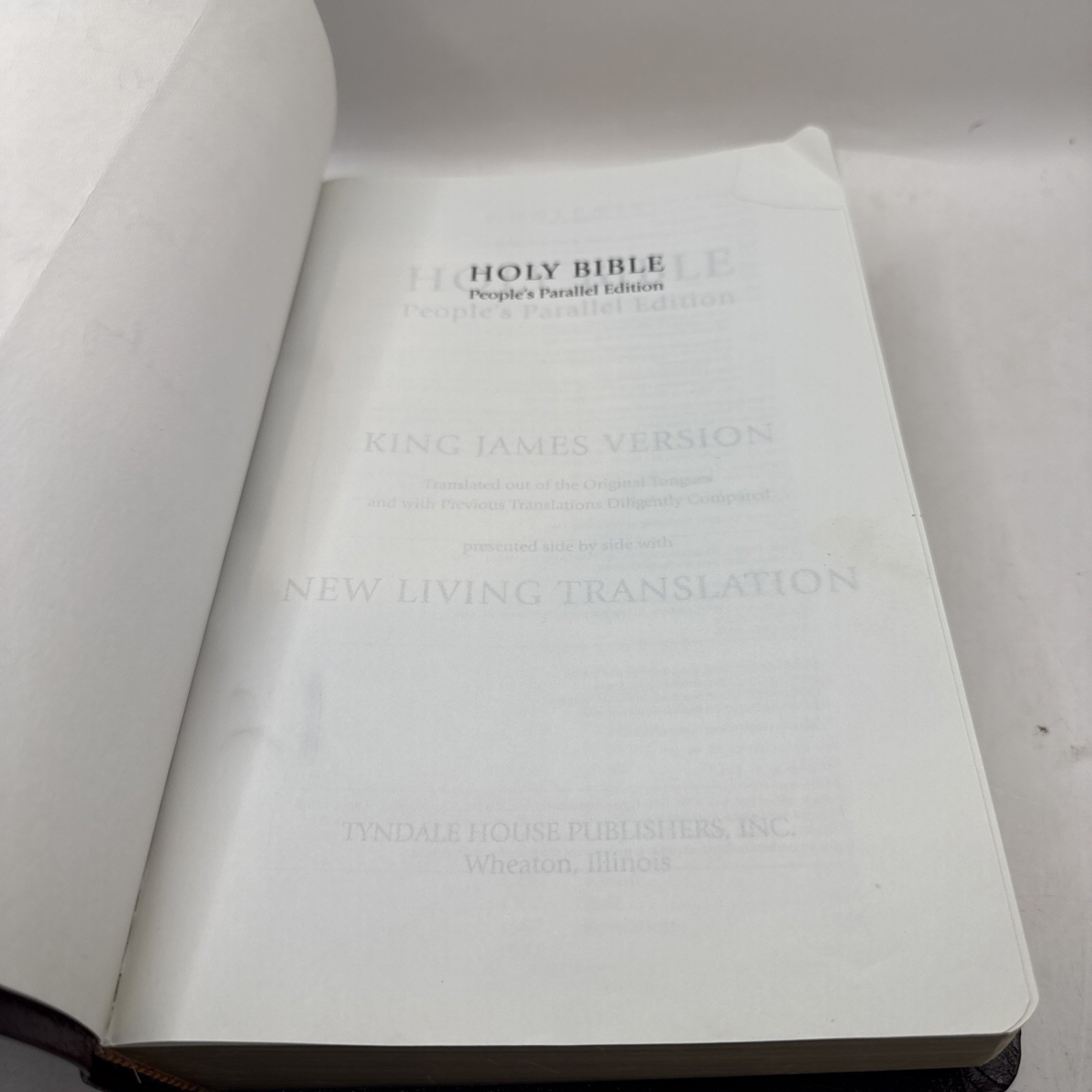 Holy Bible: People&rsquo;s Parallel Edition King James Version New Living Translation