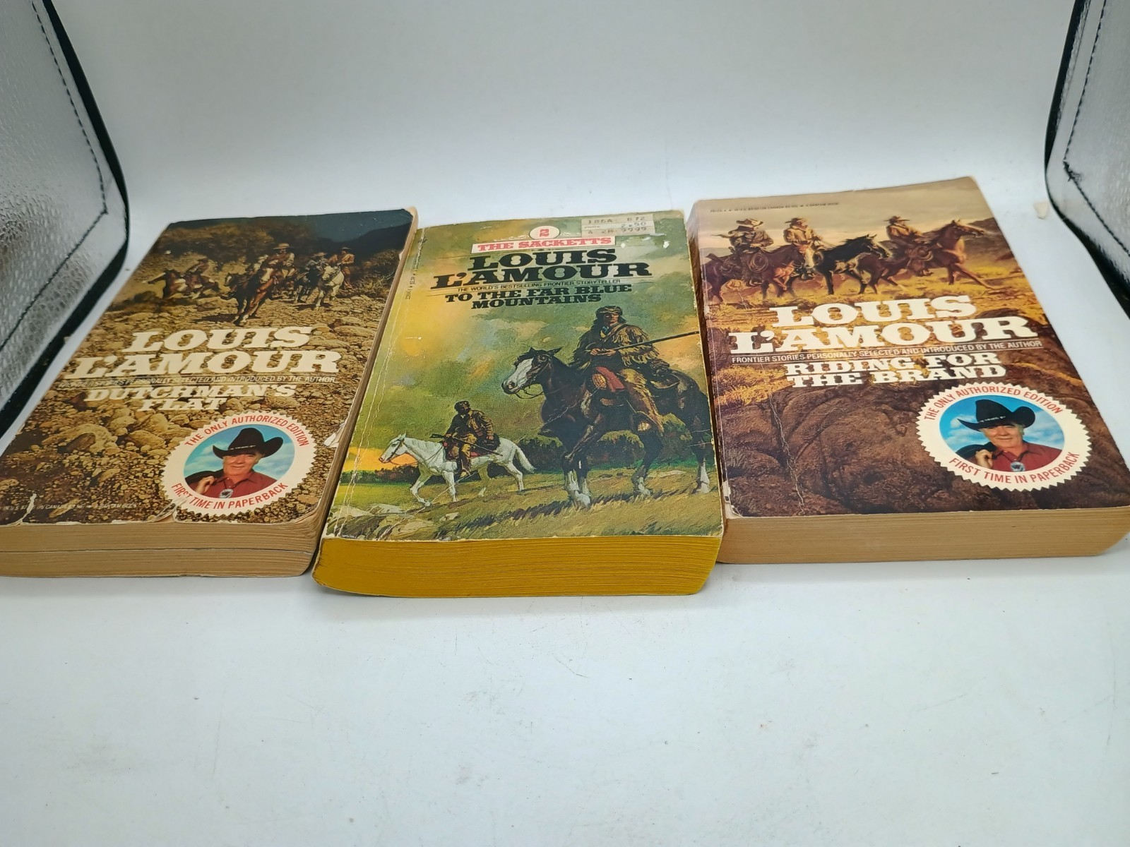 Louis L&rsquo;Amour (3 Western Paperbacks, all different) see Pictures Vintage