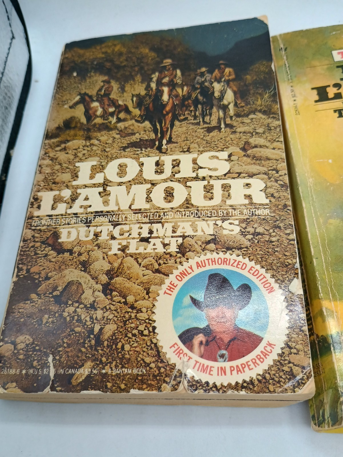 Louis L&rsquo;Amour (3 Western Paperbacks, all different) see Pictures Vintage