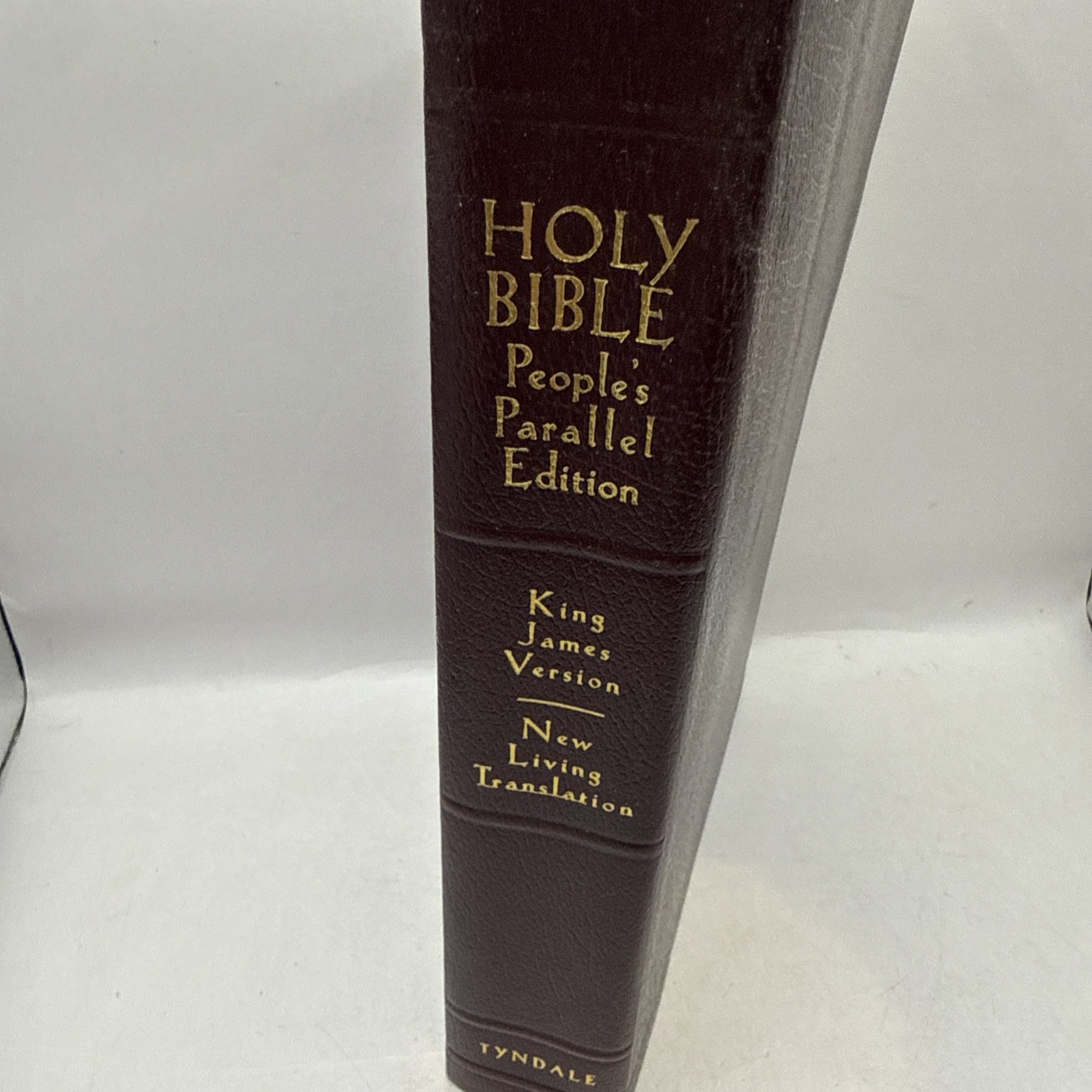 Holy Bible: People&rsquo;s Parallel Edition King James Version New Living Translation