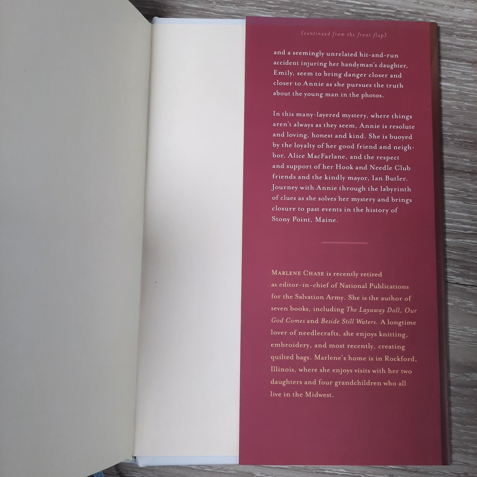The Photo Album Marlene Chase 2020 Annie&rsquo;s Attic Mysteries Fiction Annie&rsquo;s