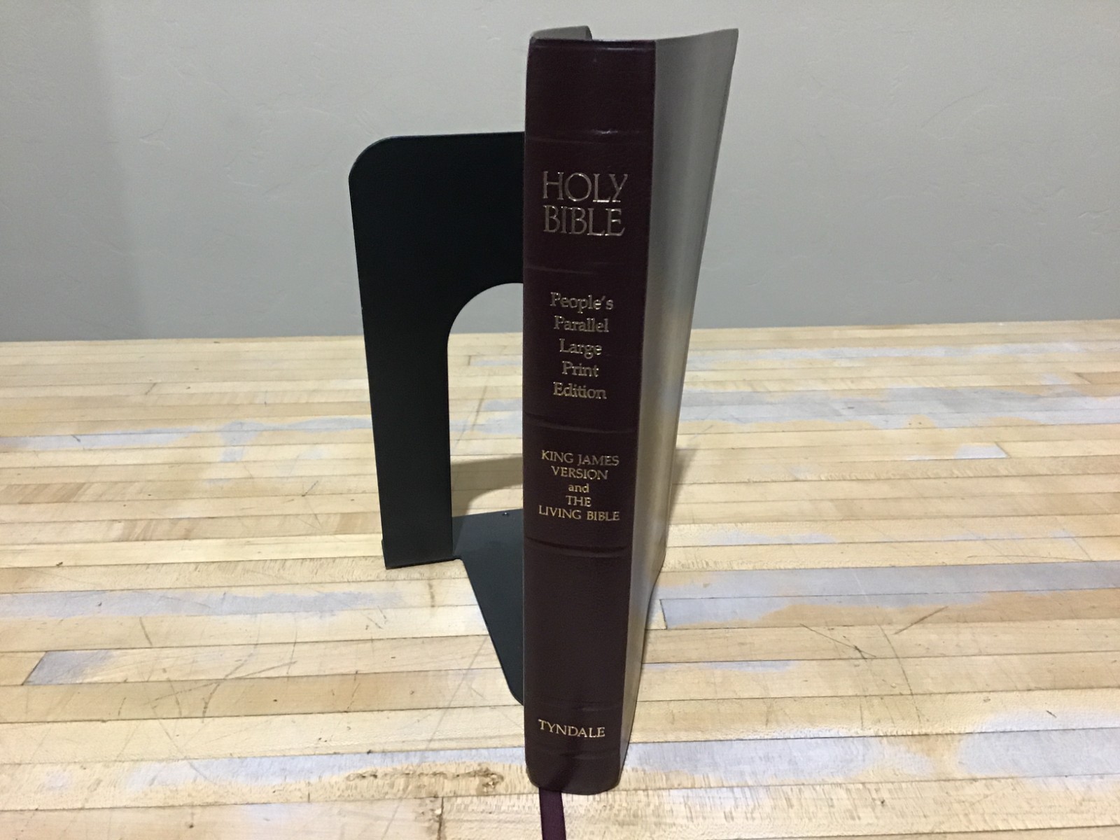 Holy Bible: People&rsquo;s Parallel Edition King James Version New Living Translation,
