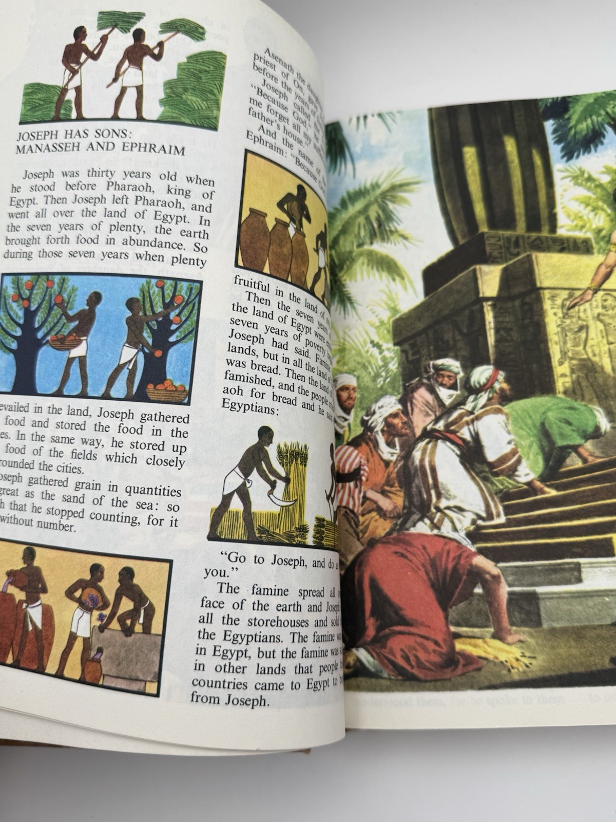 The Children&rsquo;s Bible Hardcover Illustrated Golden Press 1965 Ages 4-8 OT/NT