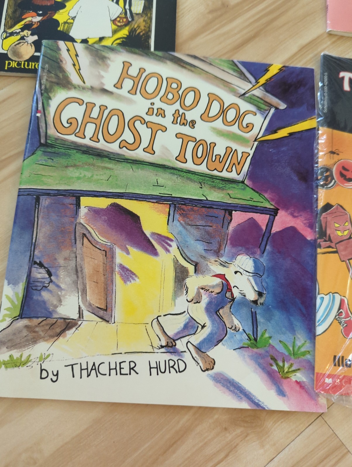 Scholastic Lot of 8 Illustrated Children&rsquo;s Paperback Halloween Books Ages 4-8