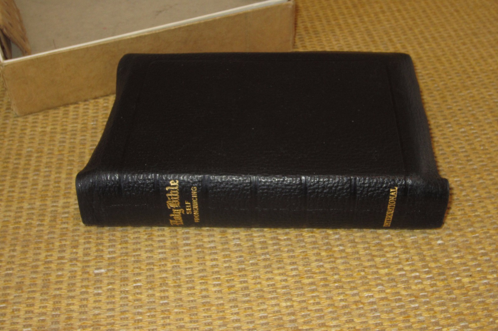 INTERNATIONAL Holy Bible | KJV STUNNING Leather Compact (4.25&Prime; x 6.5&Prime;) in BOX