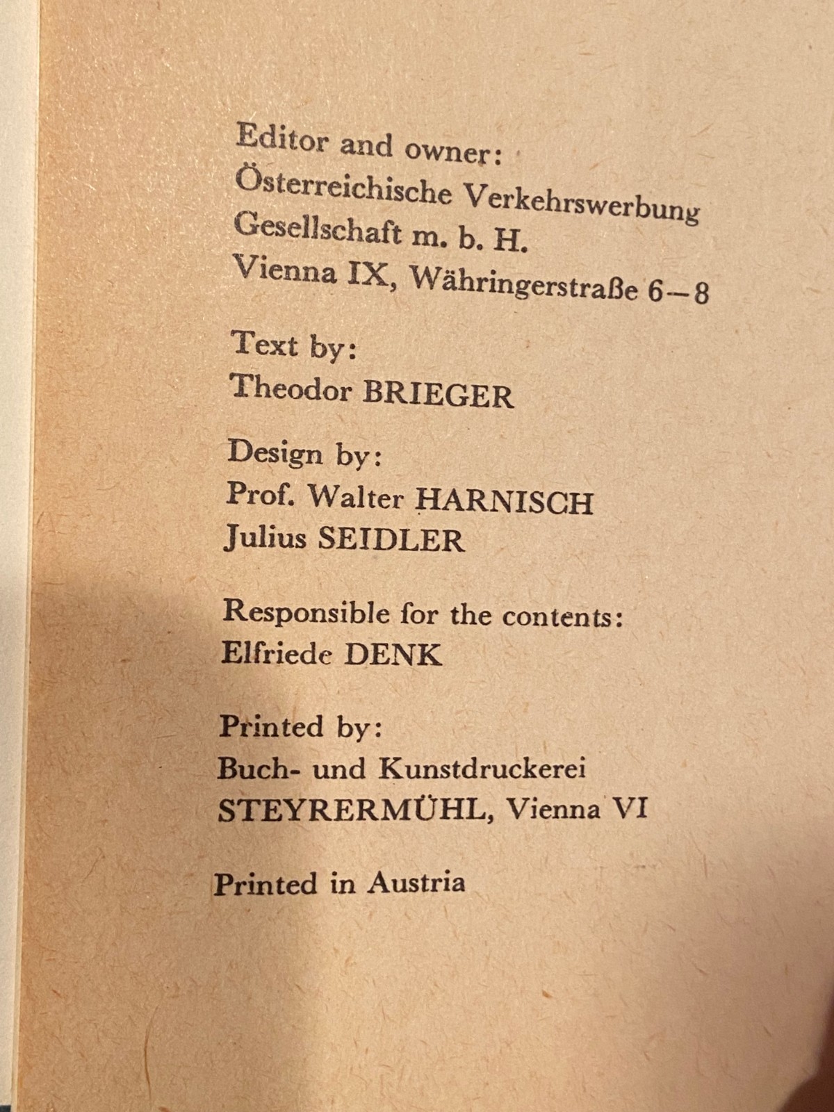 Vintage 6.5&Prime; Travel in Austria Book Vinyl Cover w/Fold Out Maps *Pre-Owned* BSDS