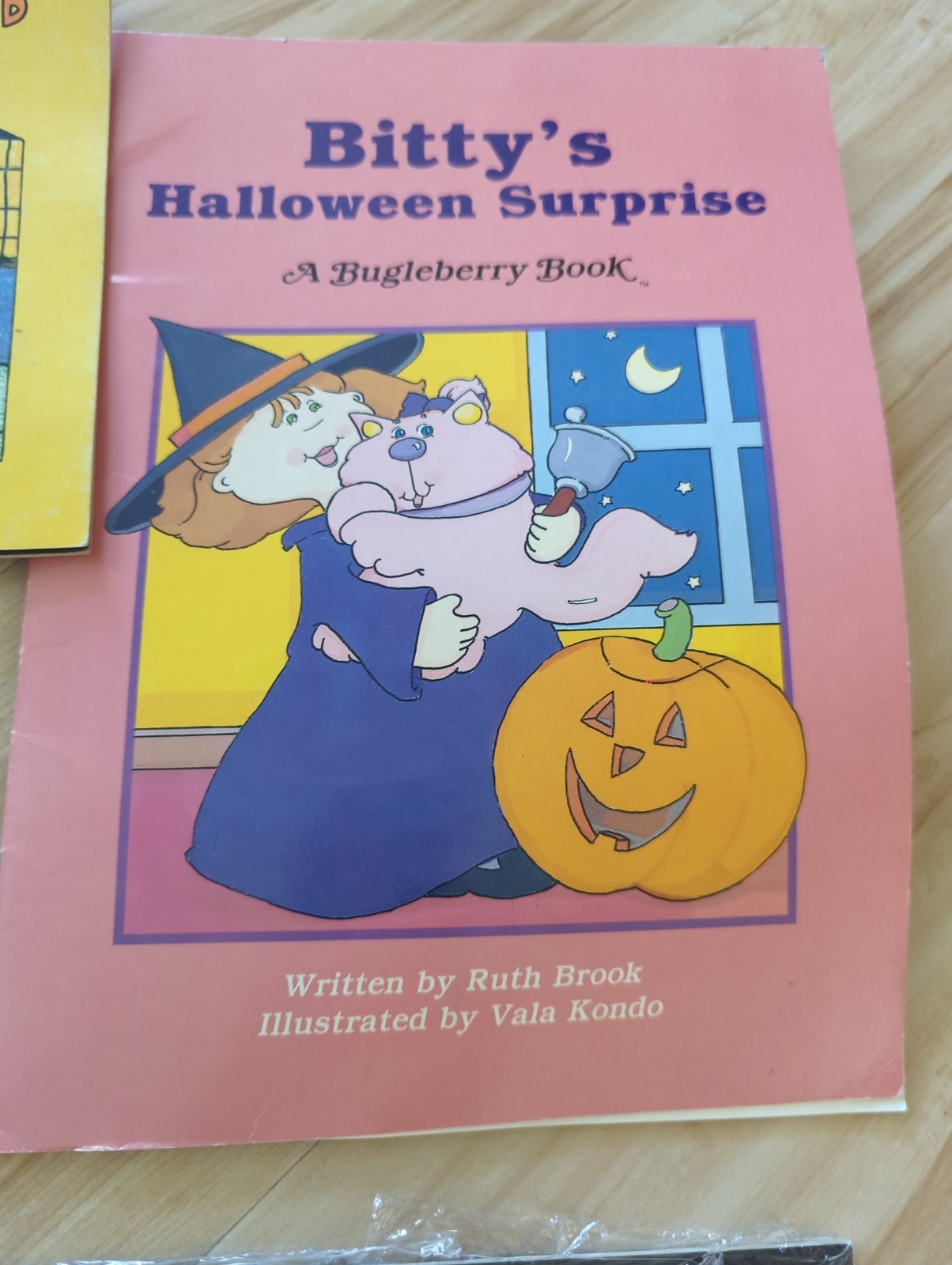 Scholastic Lot of 8 Illustrated Children&rsquo;s Paperback Halloween Books Ages 4-8
