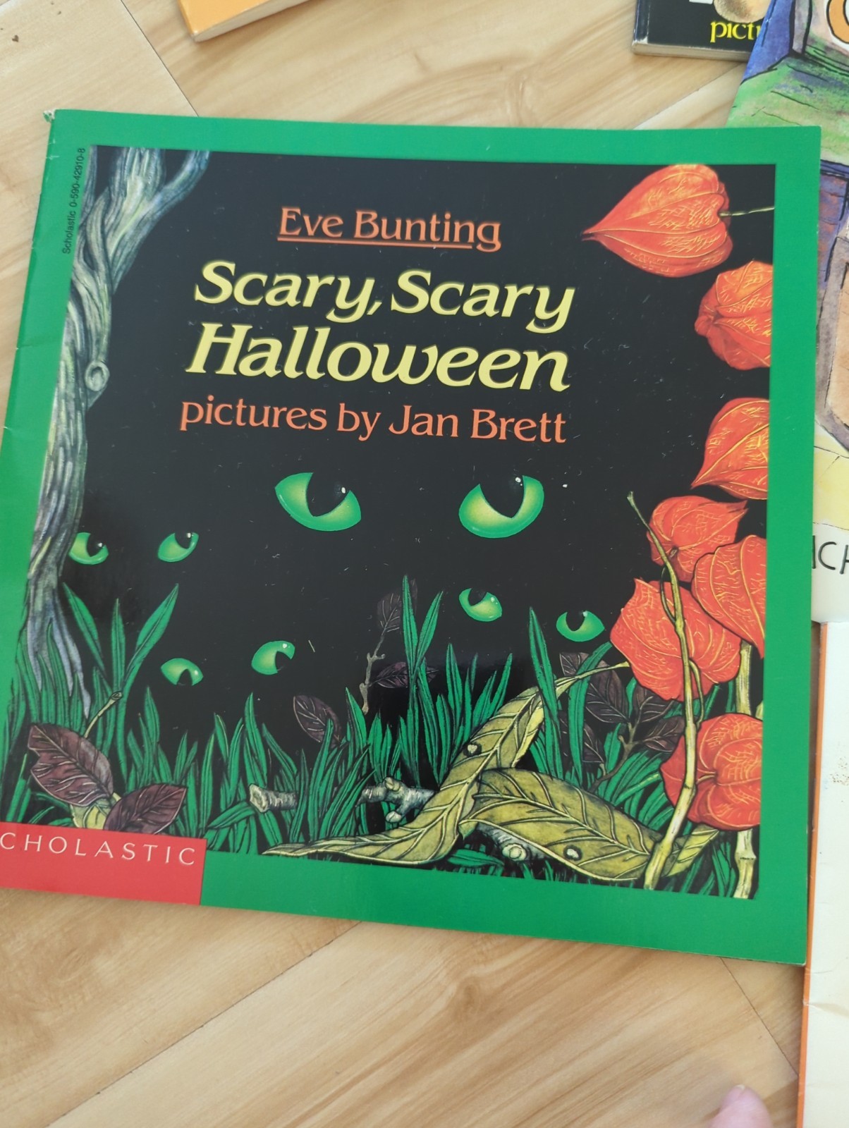 Scholastic Lot of 8 Illustrated Children&rsquo;s Paperback Halloween Books Ages 4-8
