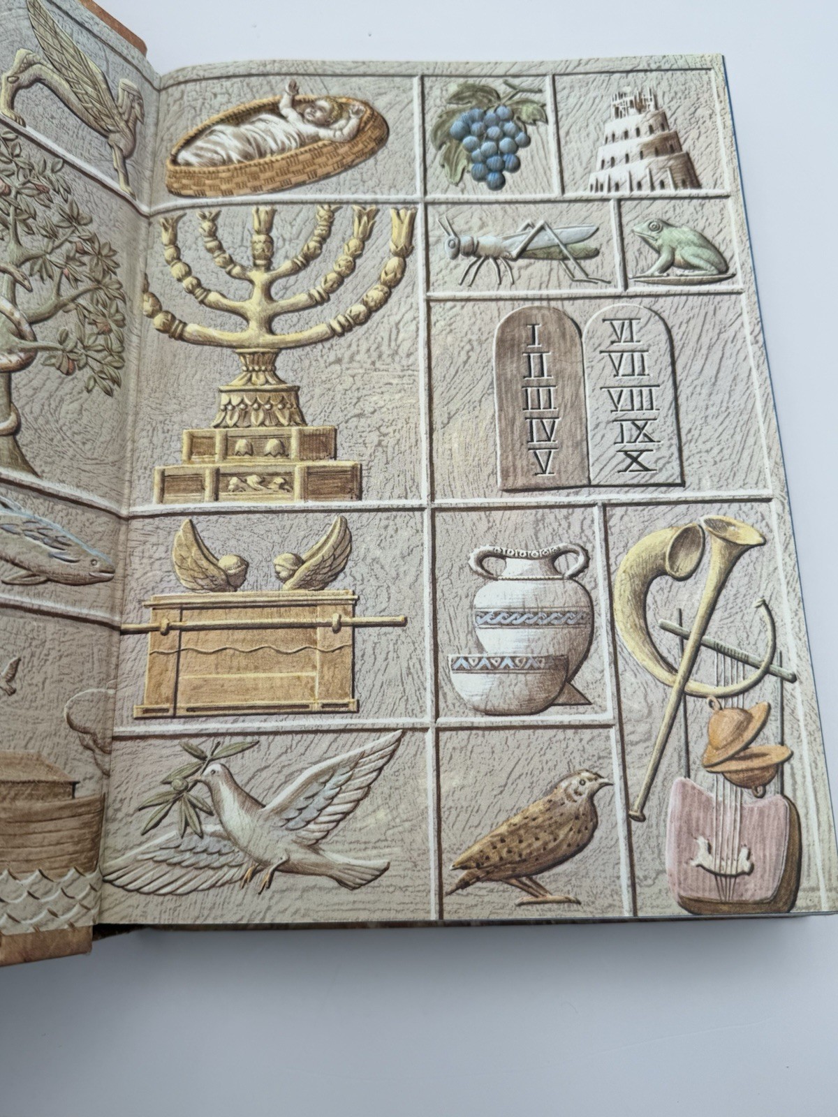 The Children&rsquo;s Bible Hardcover Illustrated Golden Press 1965 Ages 4-8 OT/NT