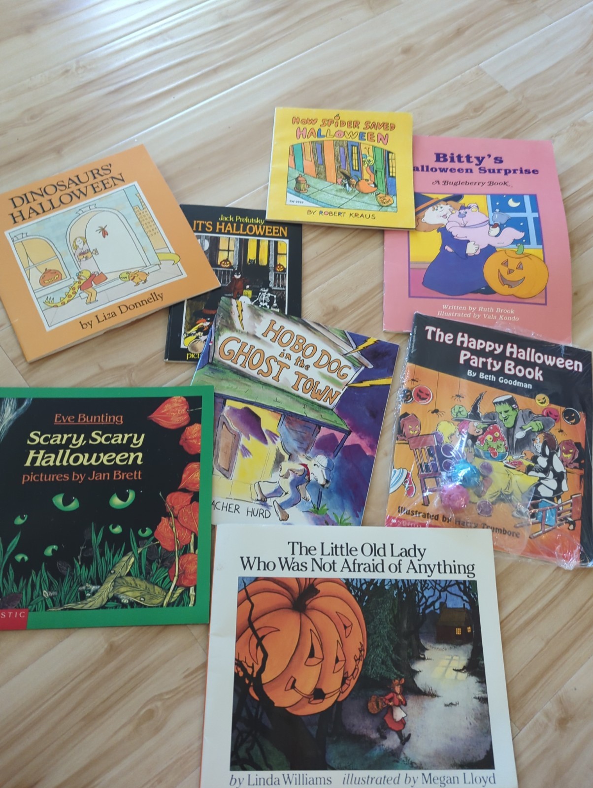 Scholastic Lot of 8 Illustrated Children&rsquo;s Paperback Halloween Books Ages 4-8