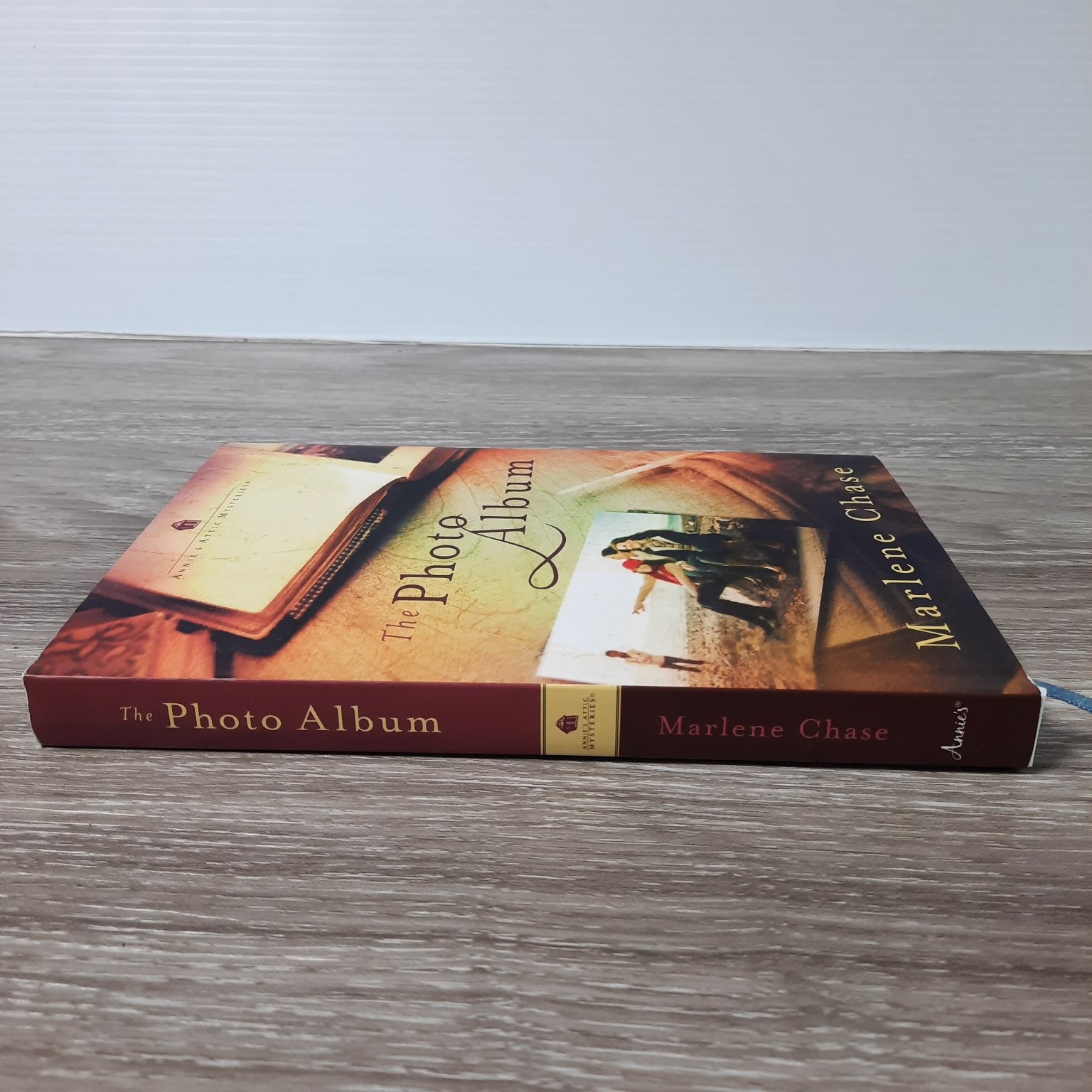 The Photo Album Marlene Chase 2020 Annie&rsquo;s Attic Mysteries Fiction Annie&rsquo;s
