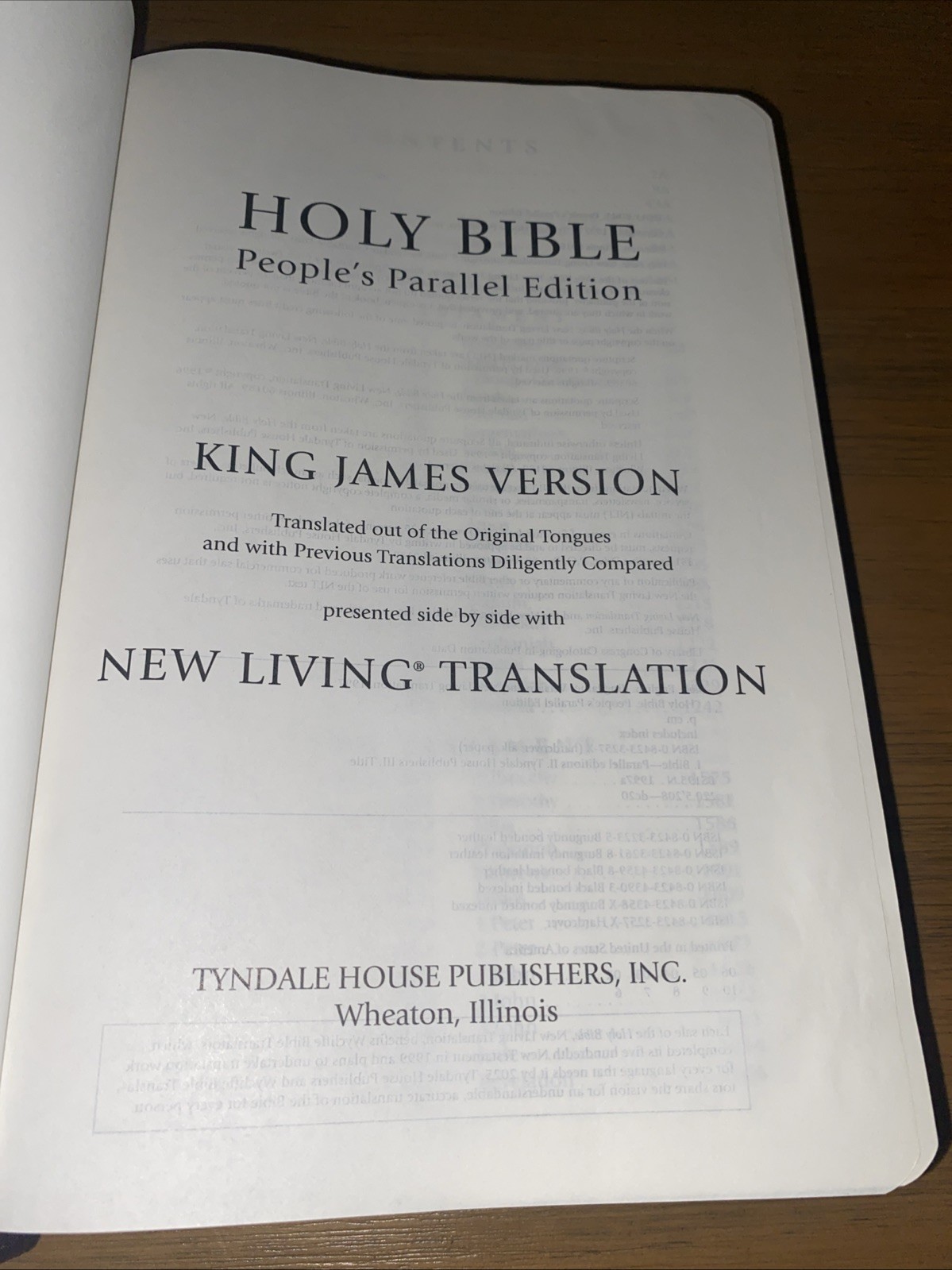 Holy Bible: People&rsquo;s Parallel Edition King James Version New Living Translation,